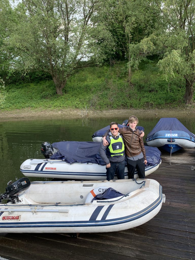 Schlauchboot mit Clubjugend
